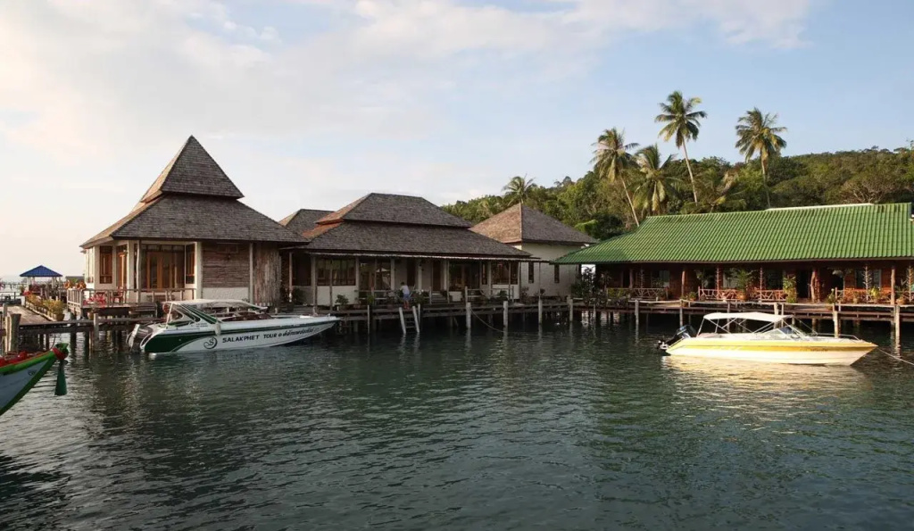 Beach & Waterfront