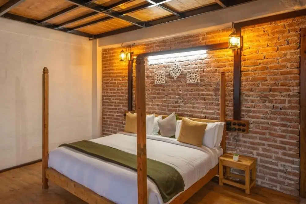 Deluxe Double room (full double bed)