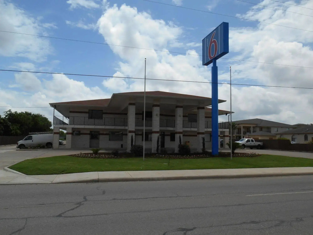 Motel 6 San Antonio, TX - South IH-10 East