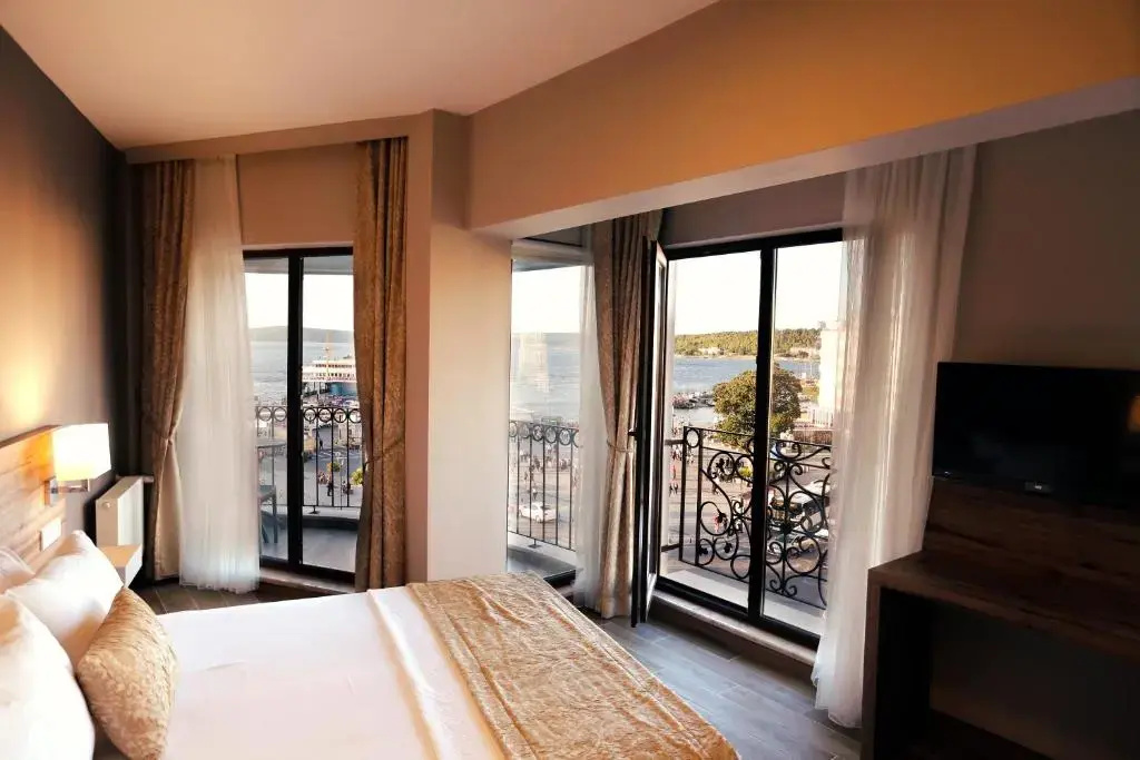 Deluxe Double room with sea view (full double bed)