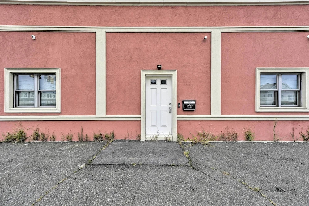 Pet-friendly Apartment, 6 Miles to Downtown