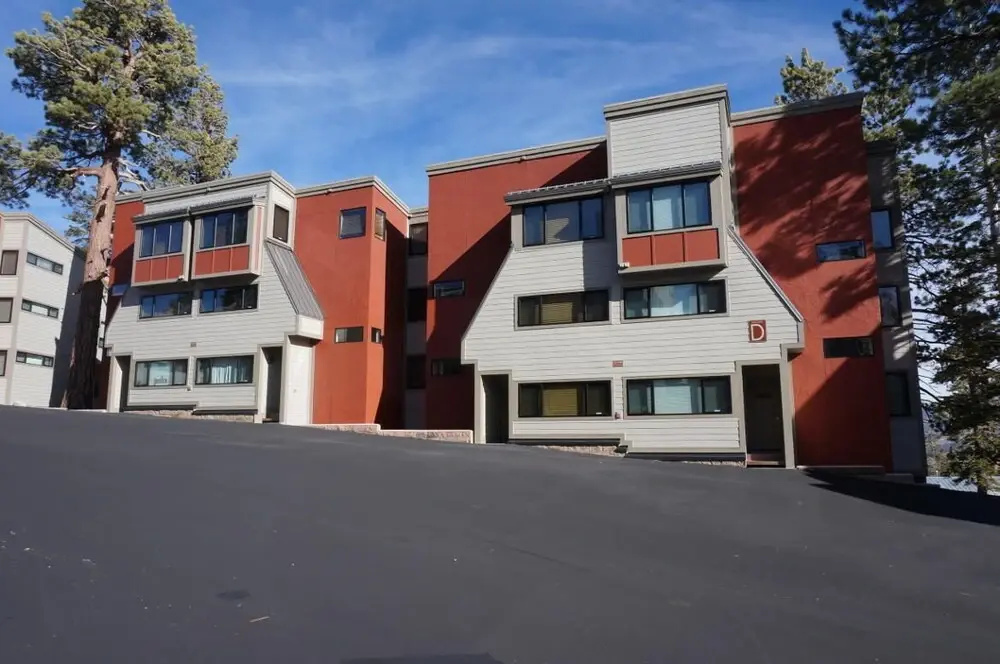 Slopeside Four Bedroom Homes at 1849 Condos - Free Wifi and Parking! by RedAwning