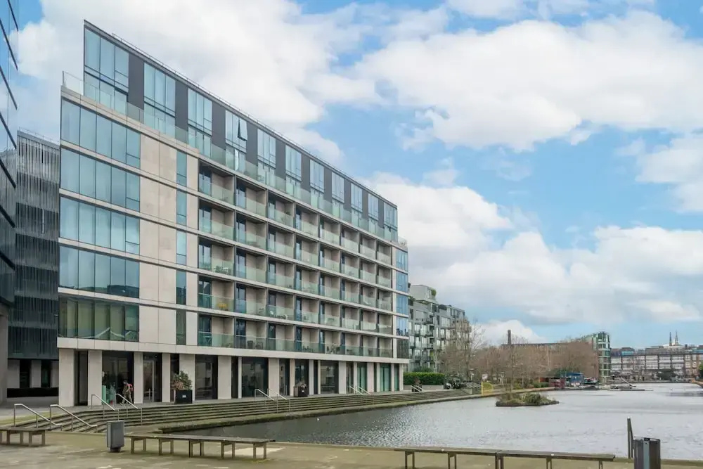 Deluxe 1 Bedroom Apartment in City Road