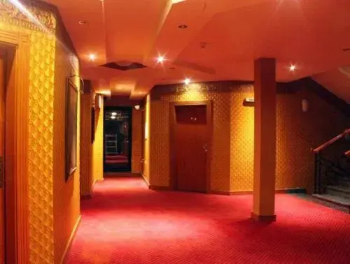 Lobby & Reception