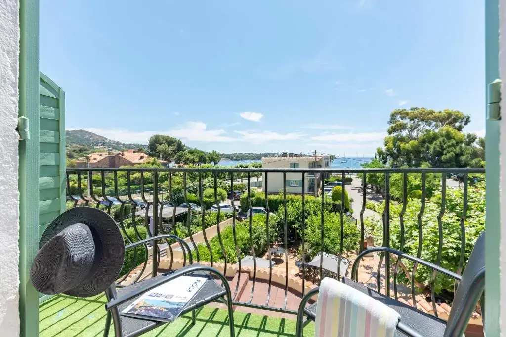 Standard Triple room with balcony
