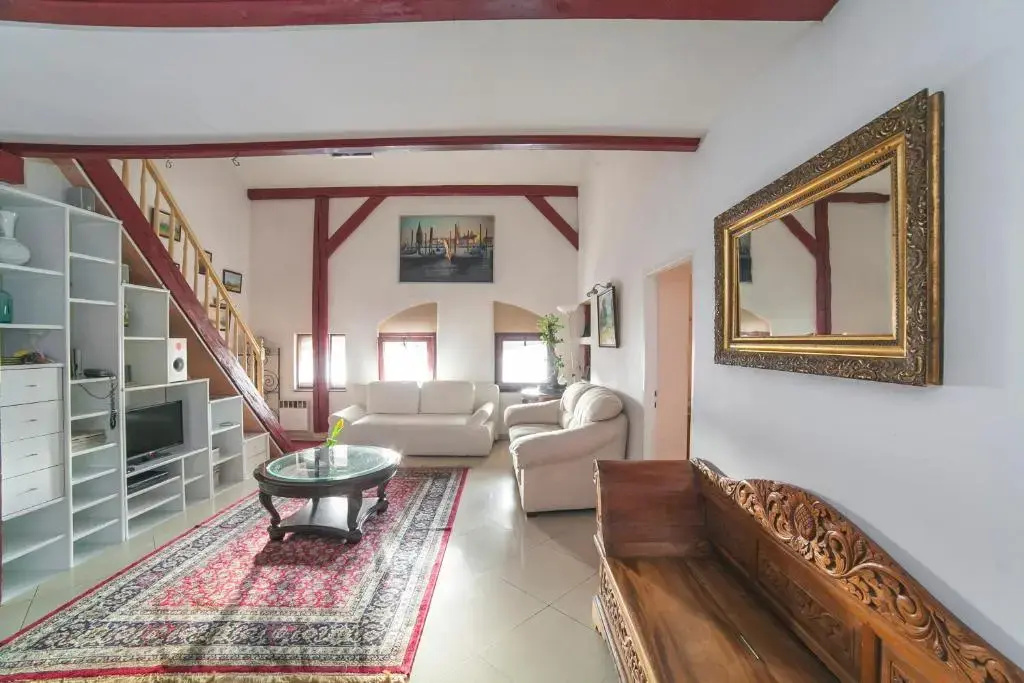 Deluxe Apartment