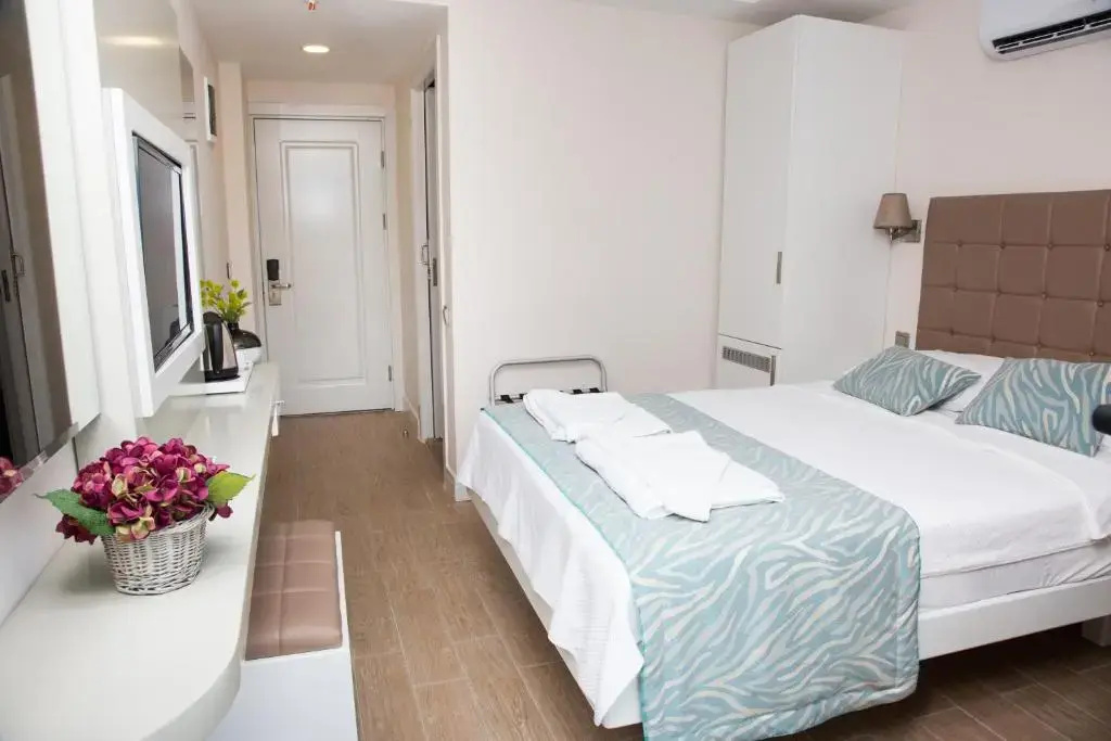 Standard Double room with land view (full double bed)