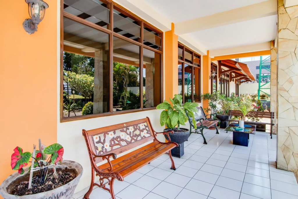 Penginapan Christina by OYO Rooms