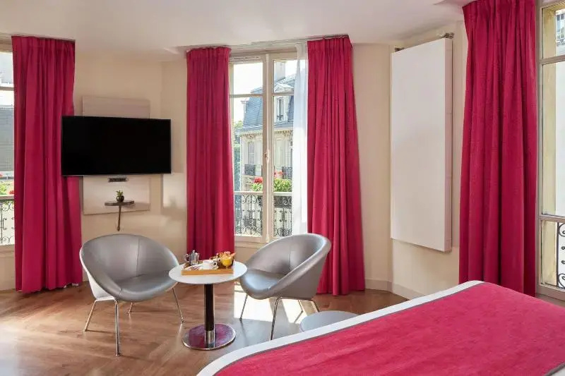 Hotel de Sevigne 136