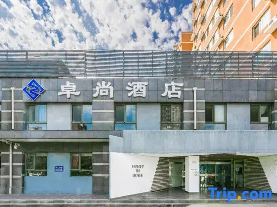 Zhuoshang Hotel (Beijing Communication University Fuqupo Subway Station)