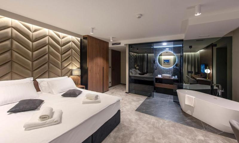 Superior Double room (full double bed)