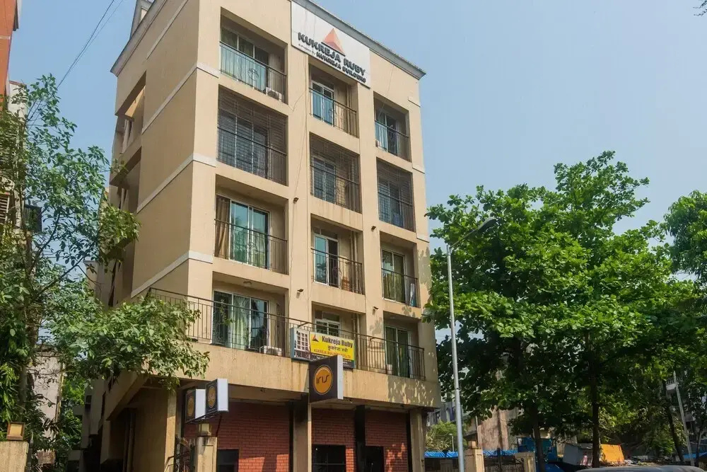 Iris Suites by OYO Rooms