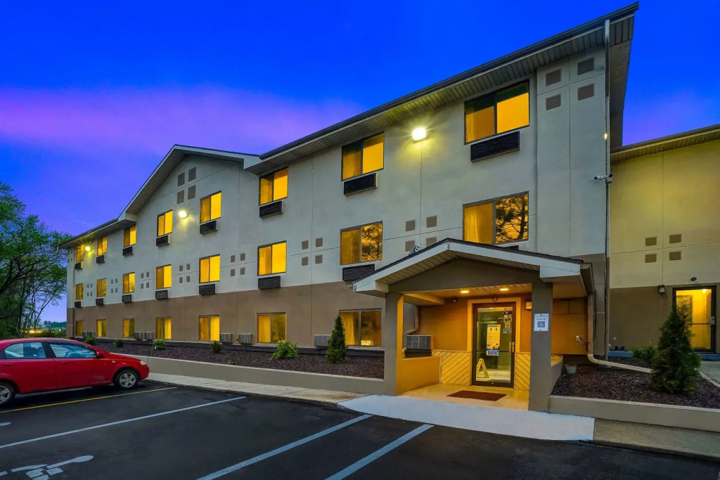 Motel 6 Montoursville, PA - Williamsport - Photo 1