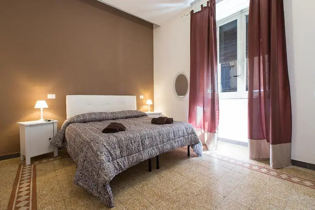 Deluxe Double room with city view (full double bed)