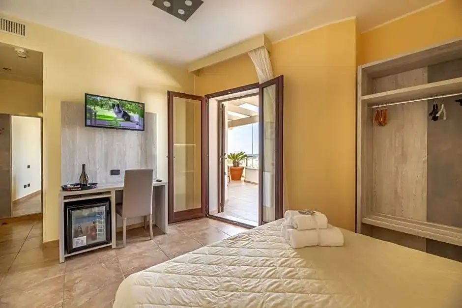 Standard Double room with balcony and with sea view (full double bed)