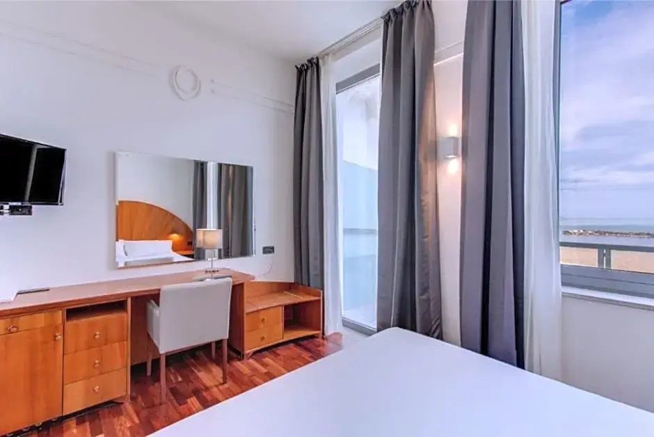 Standard Double room with balcony and with sea view (full double bed)