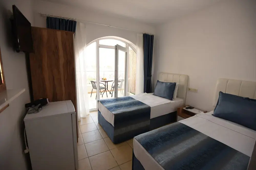 Standard Triple room with balcony and with sea view