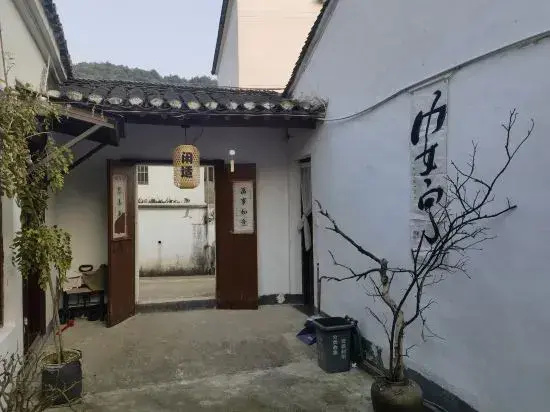 A poor house within reach
