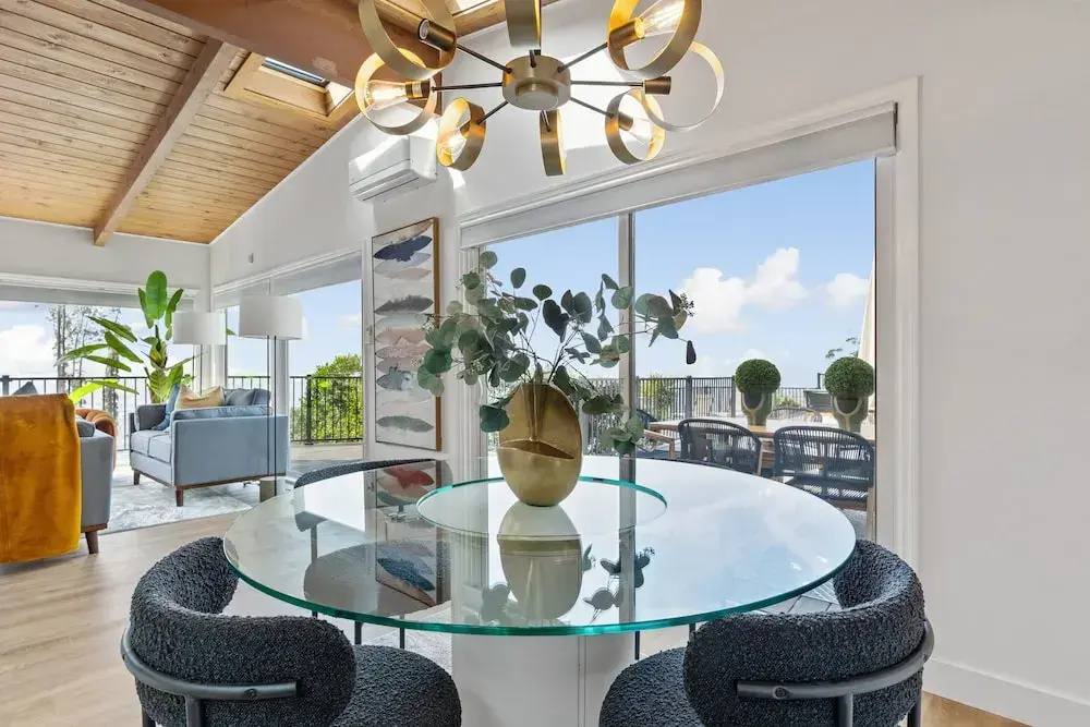 180-Degree Ocean Views Deck + Hillside