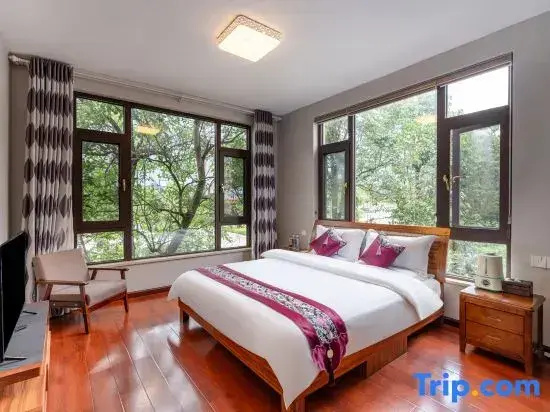5 Bedrooms Standard room with courtyard view