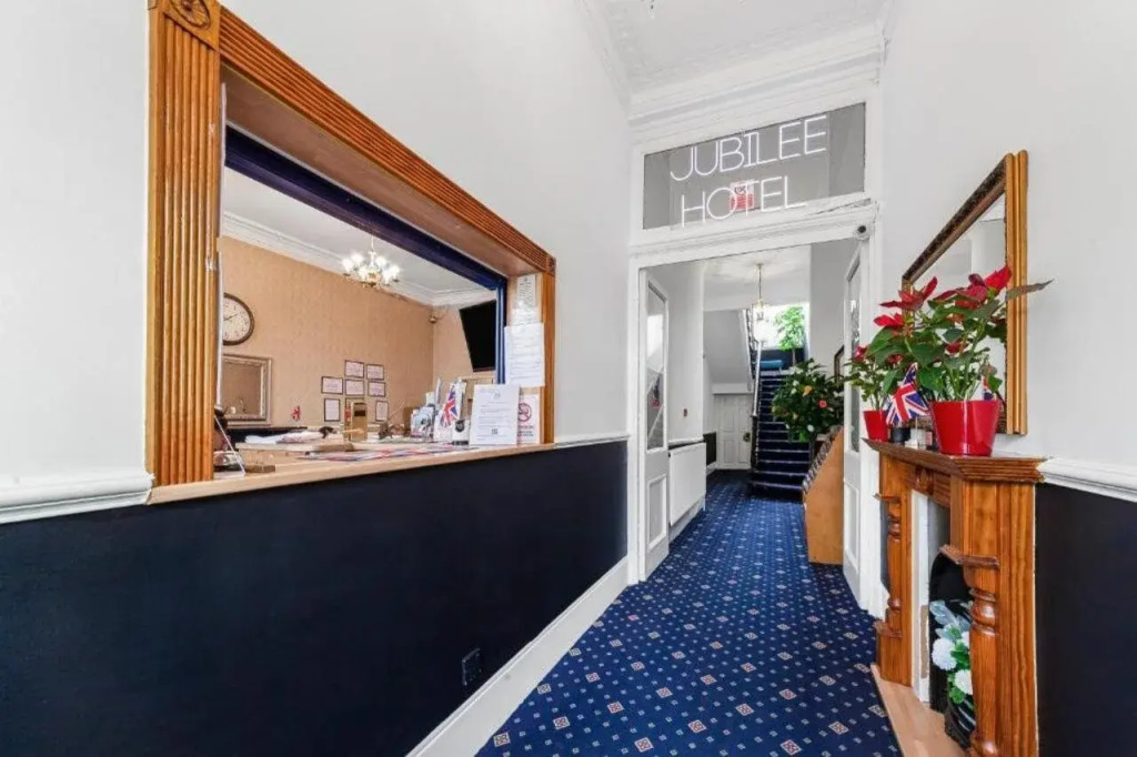 Jubilee Hotel — фото