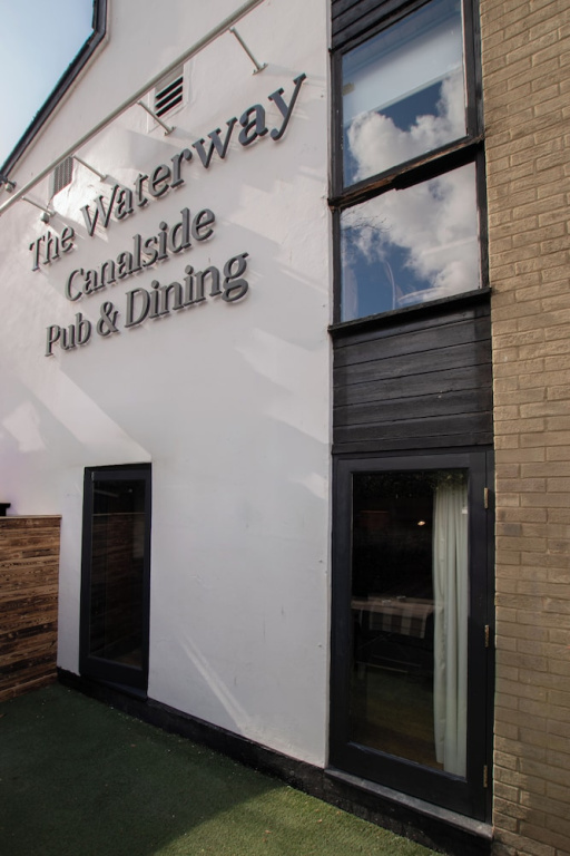 The Waterway Pub and Rooms