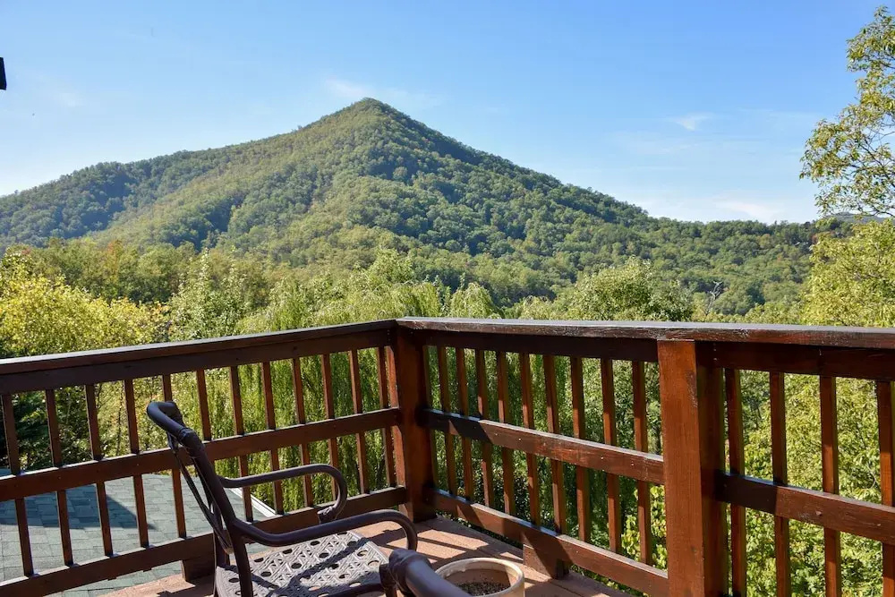 PAPA BEAR'S DEN - 5 Br Cabin