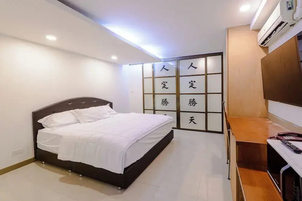 Superior Double room with city view (full double bed)