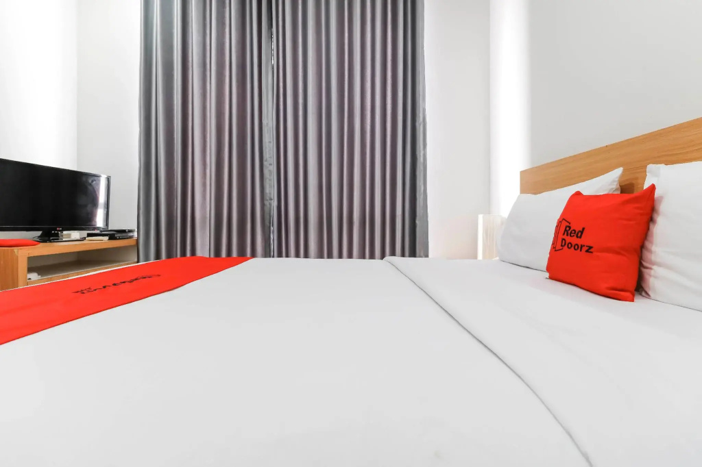 RedDoorz Plus @ Kelapa Dua Kebon Jeruk - Chambres