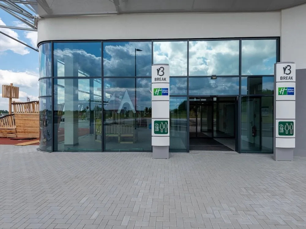 Lobby & Reception