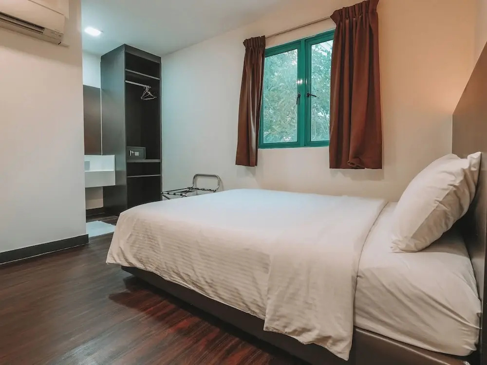 Deluxe Double room (full double bed)