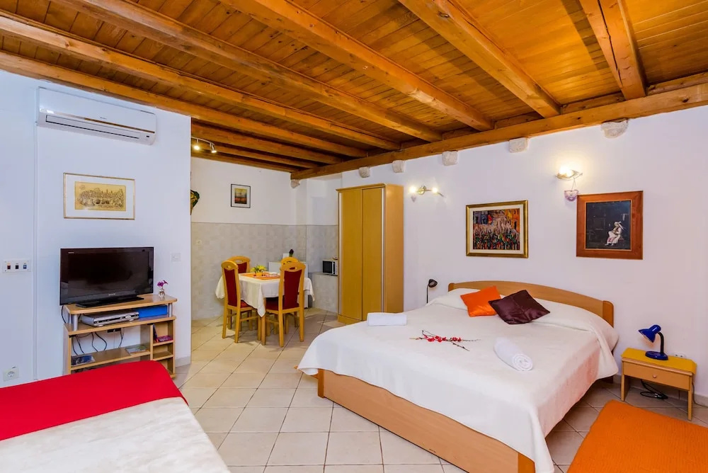 11 Stars Apartments