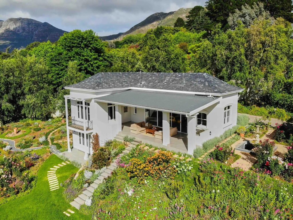 Le Vine Constantia