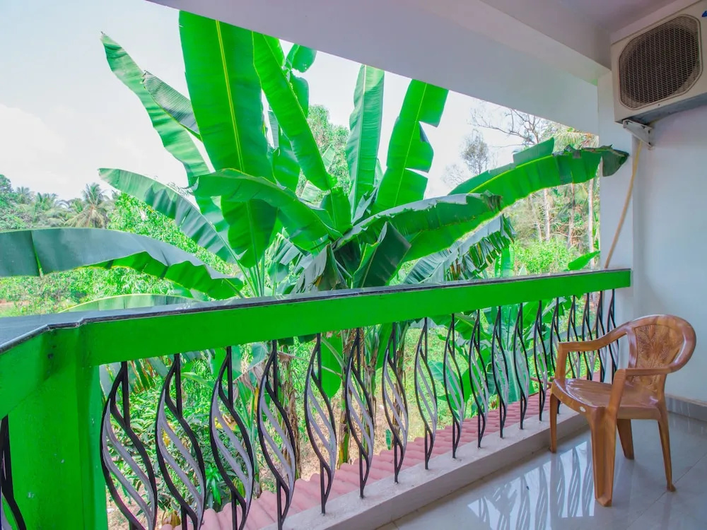 OYO 14484 Home 2BHK With Balcony Utorda Beach