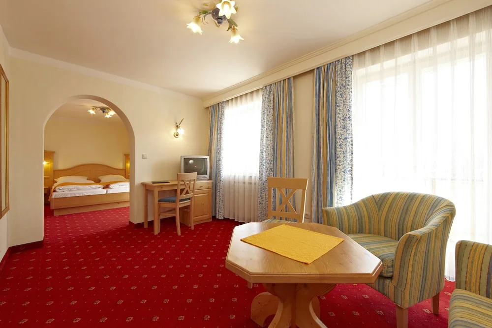 Double Junior Suite with balcony and with mountain view (full double bed)