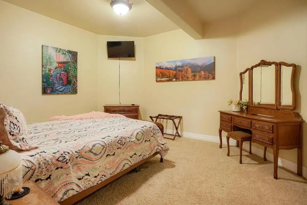 Deluxe Double Basement room (full double bed)