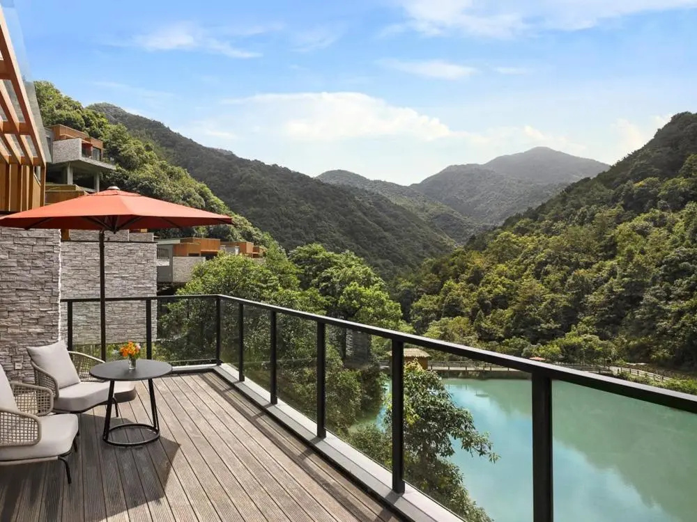 Double Villa with lake view (twin beds)
