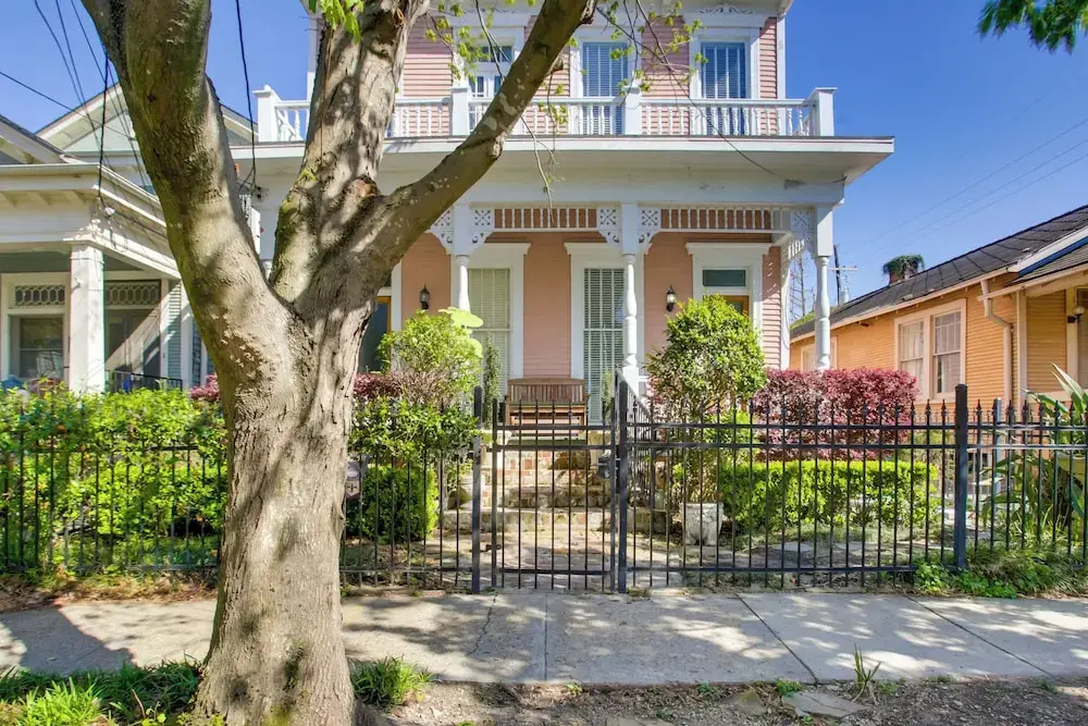Historic Townhome - 2 Mi to French Quarter!