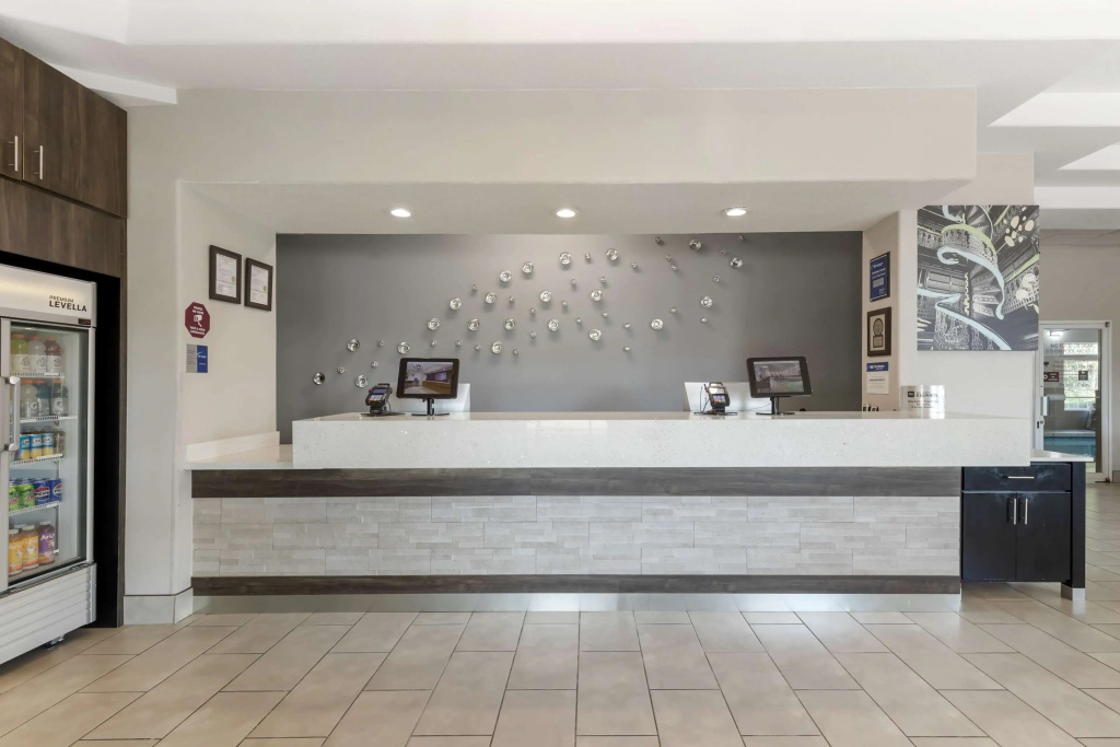 Best Western Plus Des Moines West Inn & Suites
