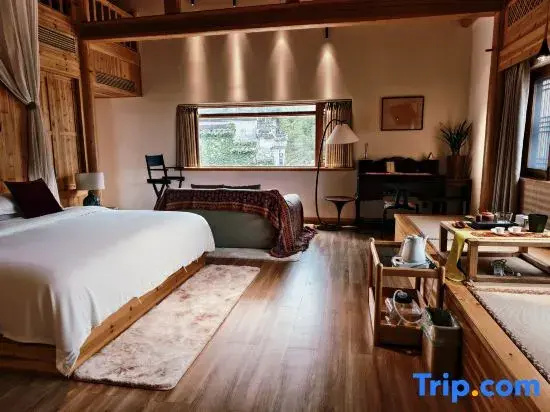 Suite with mountain view