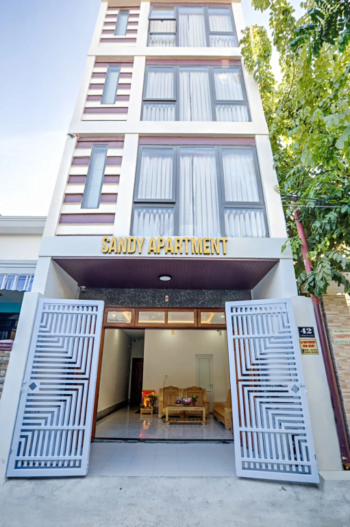 Sandy Apartment - Walk to the beach