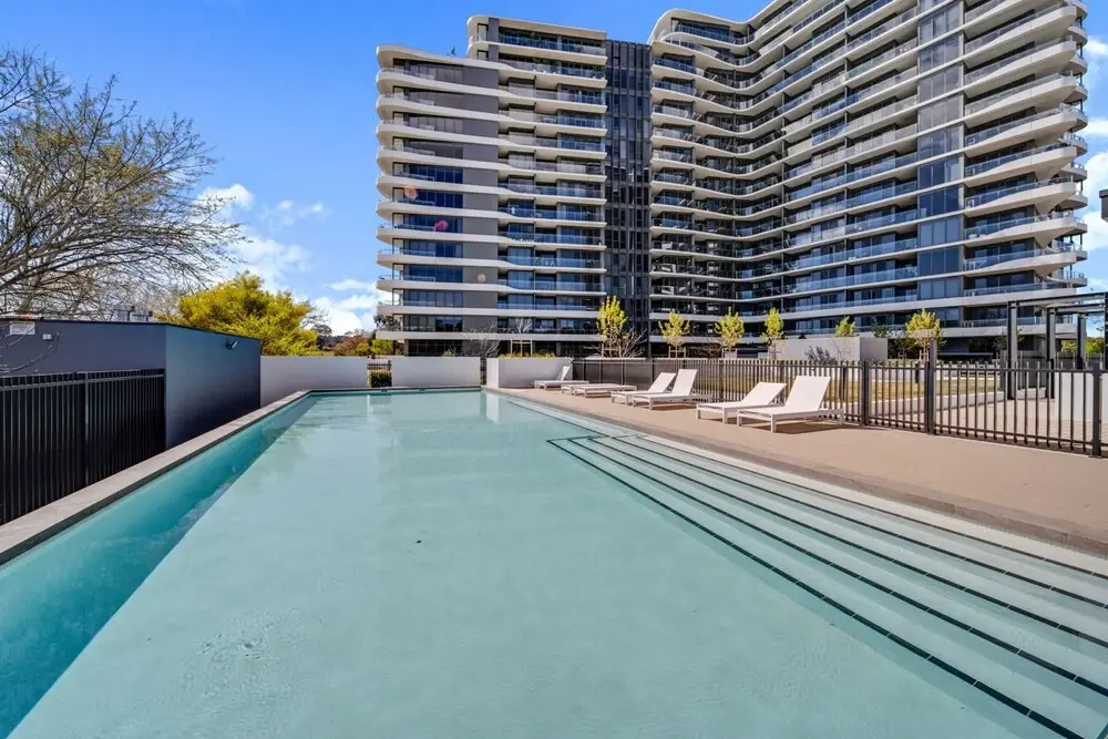 Chic 1-bed With Sophisticated Decor,