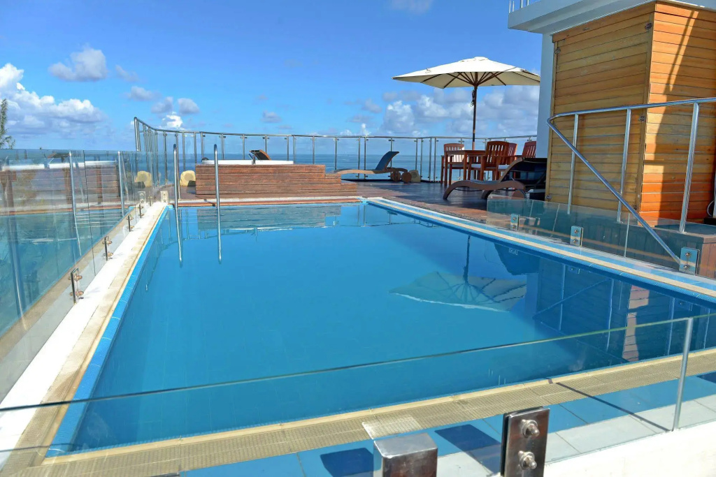 Airport Beach Hotel - фото 11