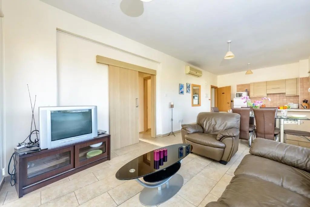 3 Bedrooms Apartment
