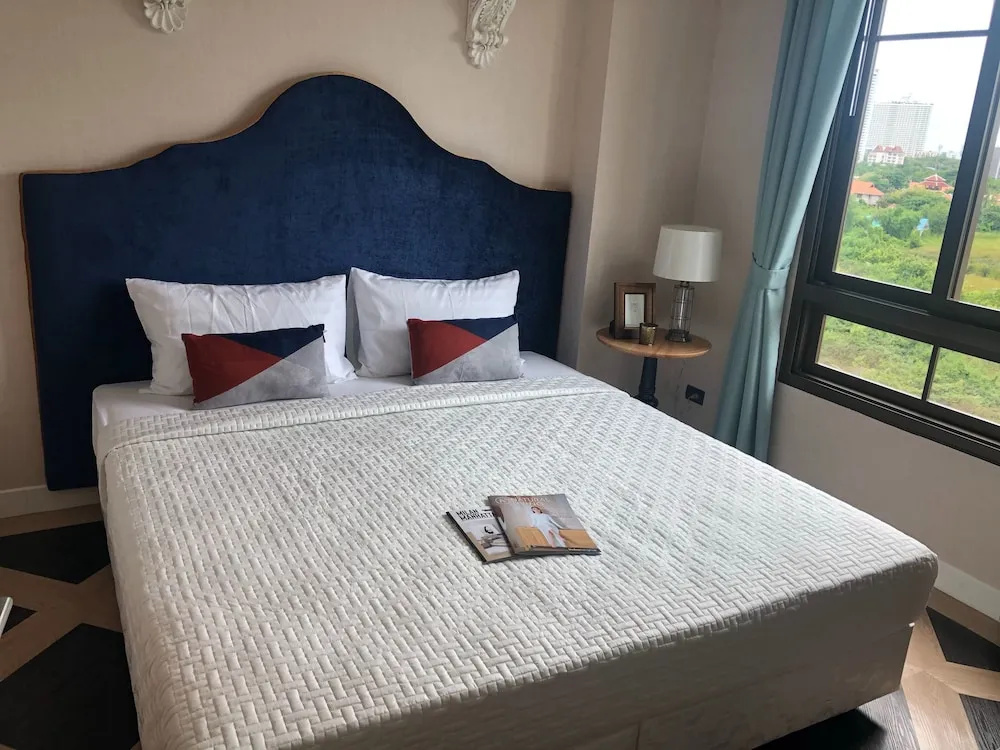 Deluxe Double room with balcony and with city view (full double bed)