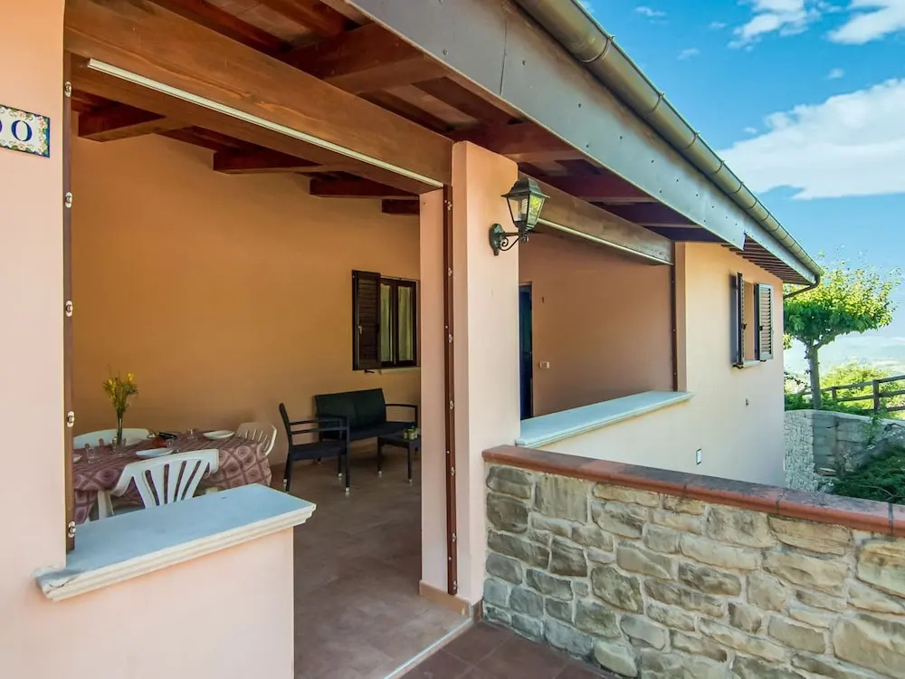 Panoramic Countryside Home