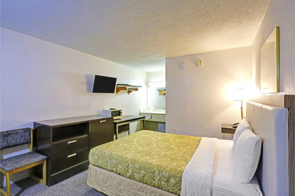 Brookville Inn OYO Dayton International Airport — 5