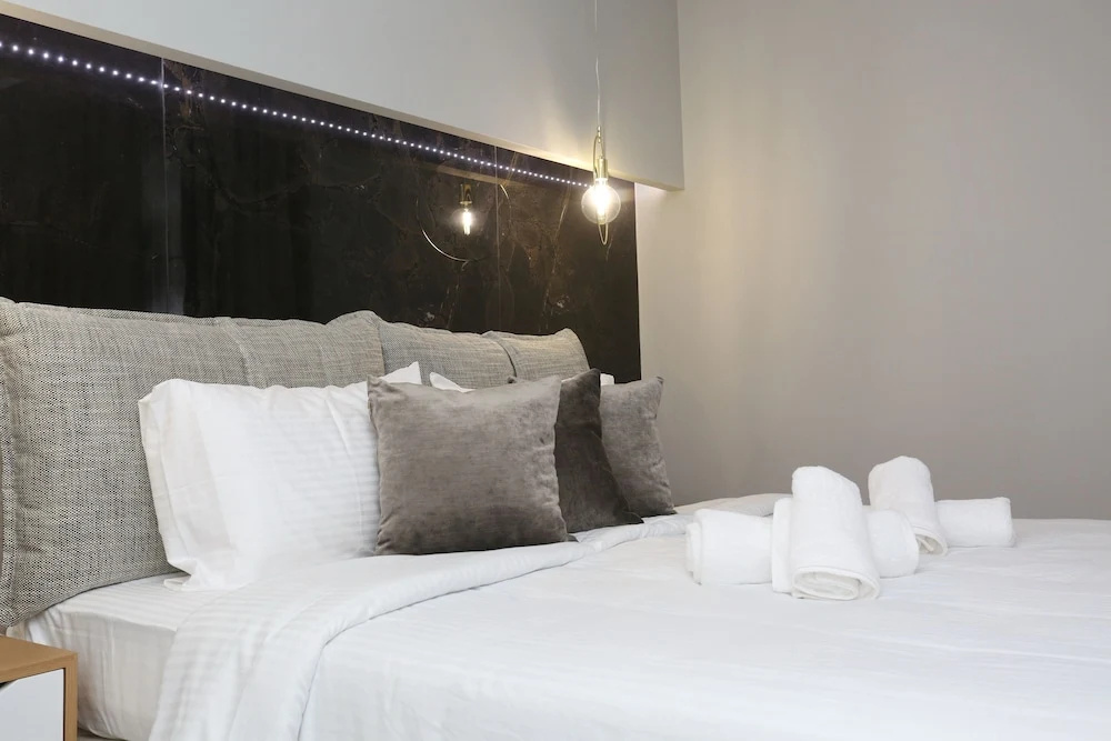 Deluxe Double room with balcony and with pool view (full double bed)