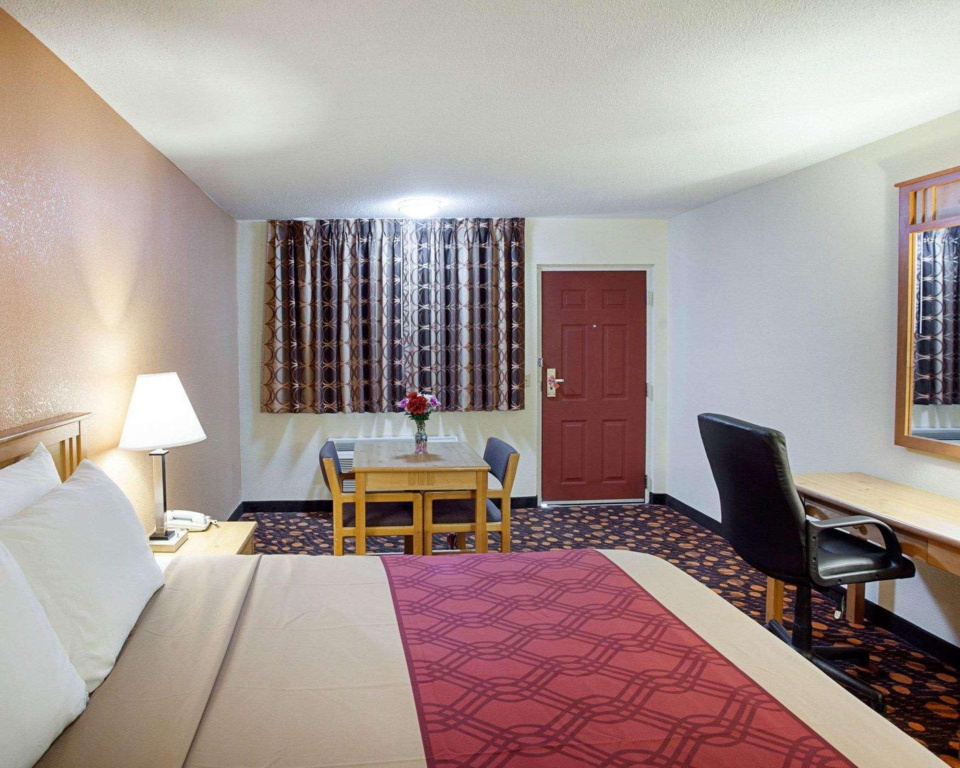 Econo Lodge Phillipsburg — 4