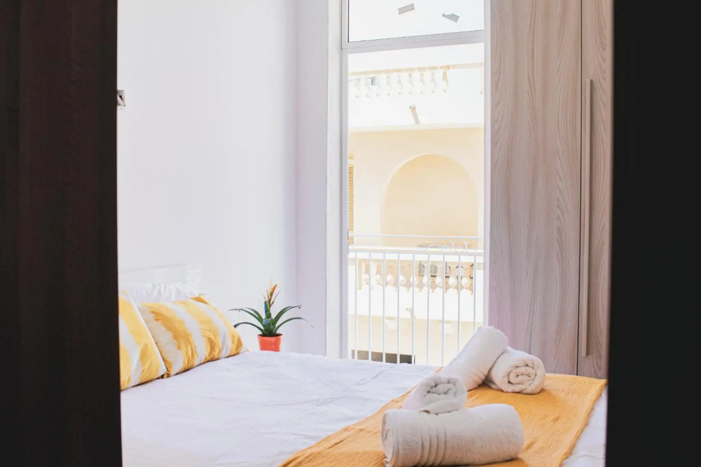 UNIQUE 2 Bedroom in AMAZING location NEAR the SEA